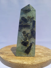 Load image into Gallery viewer, Prehnite Point