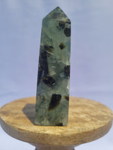 Load image into Gallery viewer, Prehnite Point