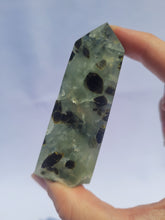 Load image into Gallery viewer, Prehnite Point