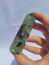 Load image into Gallery viewer, Prehnite Point