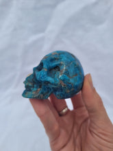 Load image into Gallery viewer, Apatite Skull