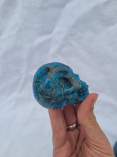 Load image into Gallery viewer, Apatite Skull
