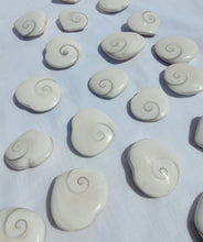 Load image into Gallery viewer, Shiva Shell Heart