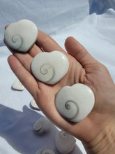 Load image into Gallery viewer, Shiva Shell Heart