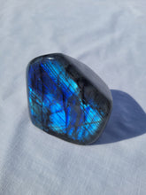 Load image into Gallery viewer, Labradorite Freeform