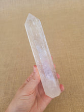 Load image into Gallery viewer, Clear Quartz Point