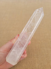 Load image into Gallery viewer, Clear Quartz Point