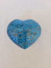 Load image into Gallery viewer, Apatite Heart