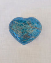 Load image into Gallery viewer, Apatite Heart