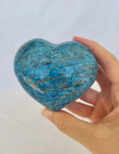 Load image into Gallery viewer, Apatite Heart