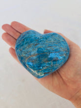 Load image into Gallery viewer, Apatite Heart