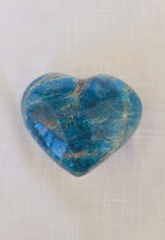 Load image into Gallery viewer, Apatite Heart