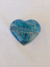 Load image into Gallery viewer, Apatite Heart