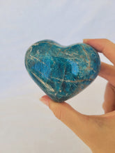 Load image into Gallery viewer, Apatite Heart