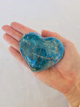 Load image into Gallery viewer, Apatite Heart