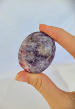 Load image into Gallery viewer, Pegmatite Palm Stone
