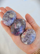 Load image into Gallery viewer, Pegmatite Palm Stone