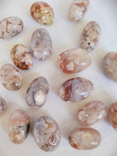 Load image into Gallery viewer, Flower Agate Tumble