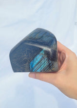 Load image into Gallery viewer, Labradorite Freeform