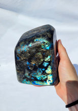Load image into Gallery viewer, Labradorite Freeform