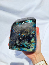 Load image into Gallery viewer, Labradorite Freeform