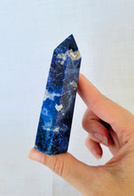Load image into Gallery viewer, Sodalite Point