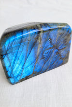 Load image into Gallery viewer, Labradorite Freeform