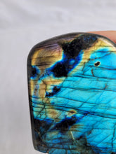 Load image into Gallery viewer, Labradorite Freeform