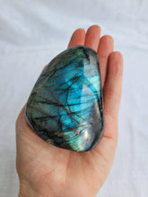 Load image into Gallery viewer, Labradorite Freeform