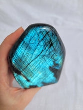 Load image into Gallery viewer, Labradorite Freeform