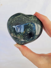 Load image into Gallery viewer, Kambaba Heart