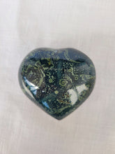 Load image into Gallery viewer, Kambaba Heart