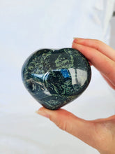 Load image into Gallery viewer, Kambaba Heart