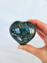 Load image into Gallery viewer, Kambaba Heart