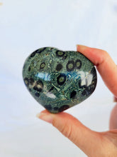 Load image into Gallery viewer, Kambaba Heart