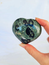 Load image into Gallery viewer, Kambaba Heart