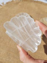 Load image into Gallery viewer, Banded Calcite Shell Trinket Dish