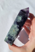 Load image into Gallery viewer, Fluorite Point