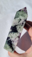 Load image into Gallery viewer, Fluorite Point