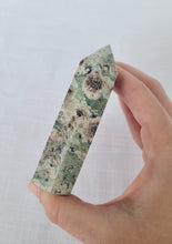 Load image into Gallery viewer, Flower Rhyolite Point