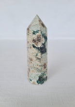 Load image into Gallery viewer, Flower Rhyolite Point