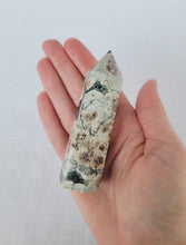 Load image into Gallery viewer, Flower Rhyolite Point