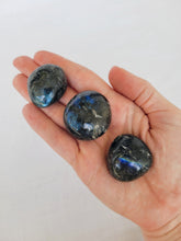 Load image into Gallery viewer, Labradorite Tumble