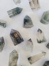 Load image into Gallery viewer, Inclusion Quartz Mini Points