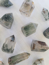 Load image into Gallery viewer, Inclusion Quartz Mini Points