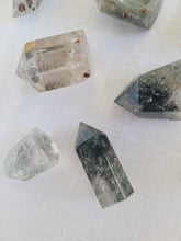 Load image into Gallery viewer, Inclusion Quartz Mini Points