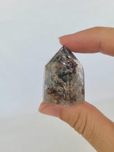 Load image into Gallery viewer, Inclusion Quartz Mini Points