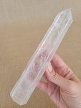 Load image into Gallery viewer, Clear Quartz Point
