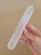 Load image into Gallery viewer, Clear Quartz Point