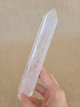 Load image into Gallery viewer, Clear Quartz Point